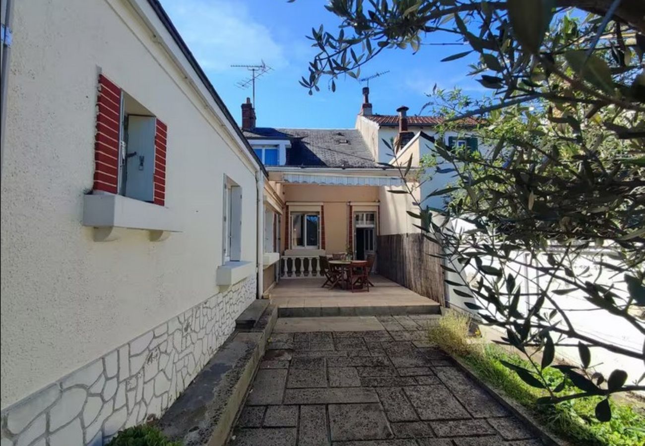 Maison à Châteauroux - Gite St Denis-jardin-wifi-3 chambres