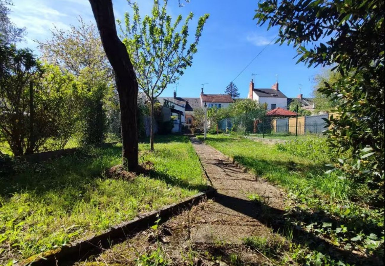 Maison à Châteauroux - Gite St Denis-jardin-wifi-3 chambres