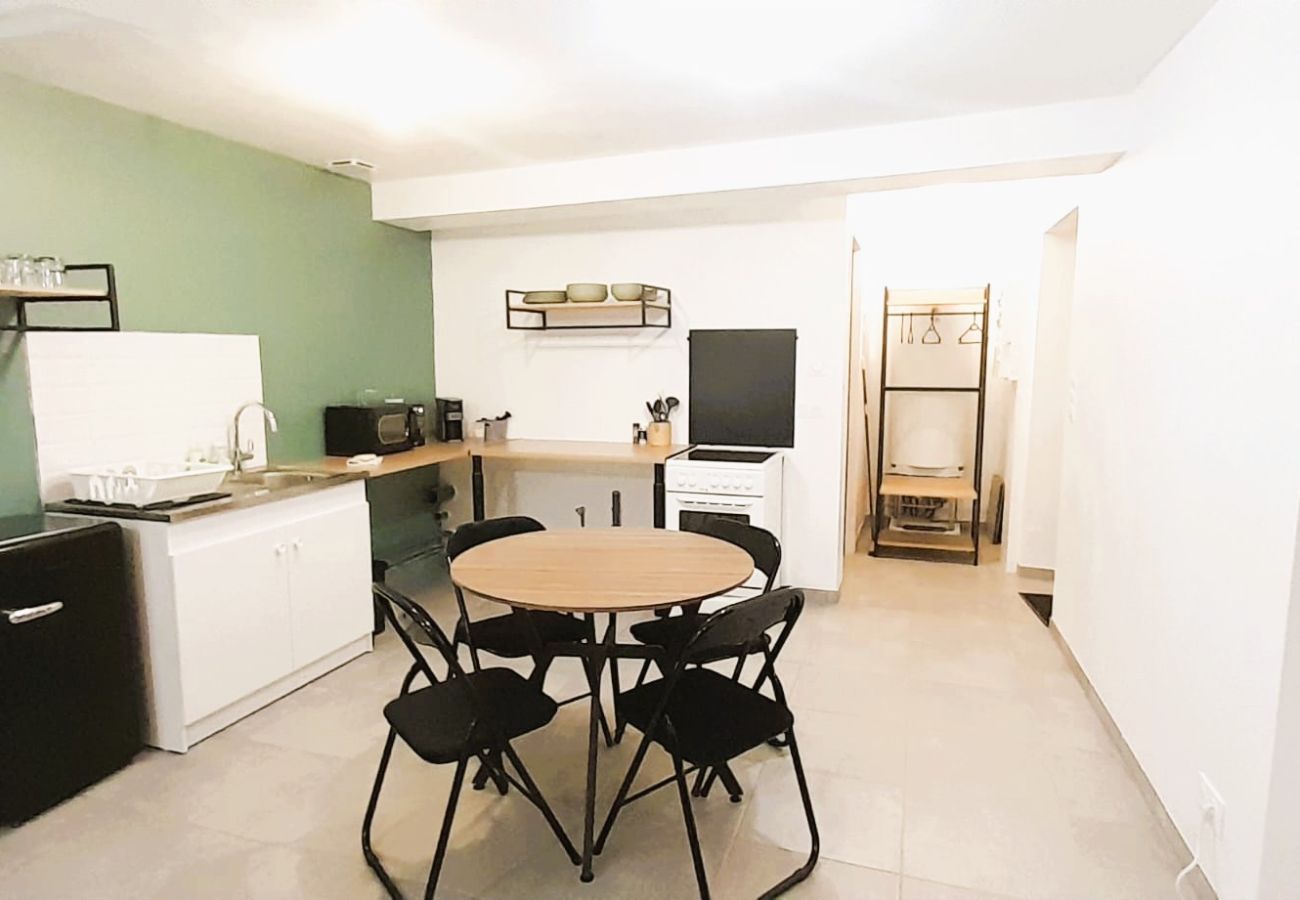 Studio à Vatan - le Studio Galilé - wifi - twin / kingsize - RDC