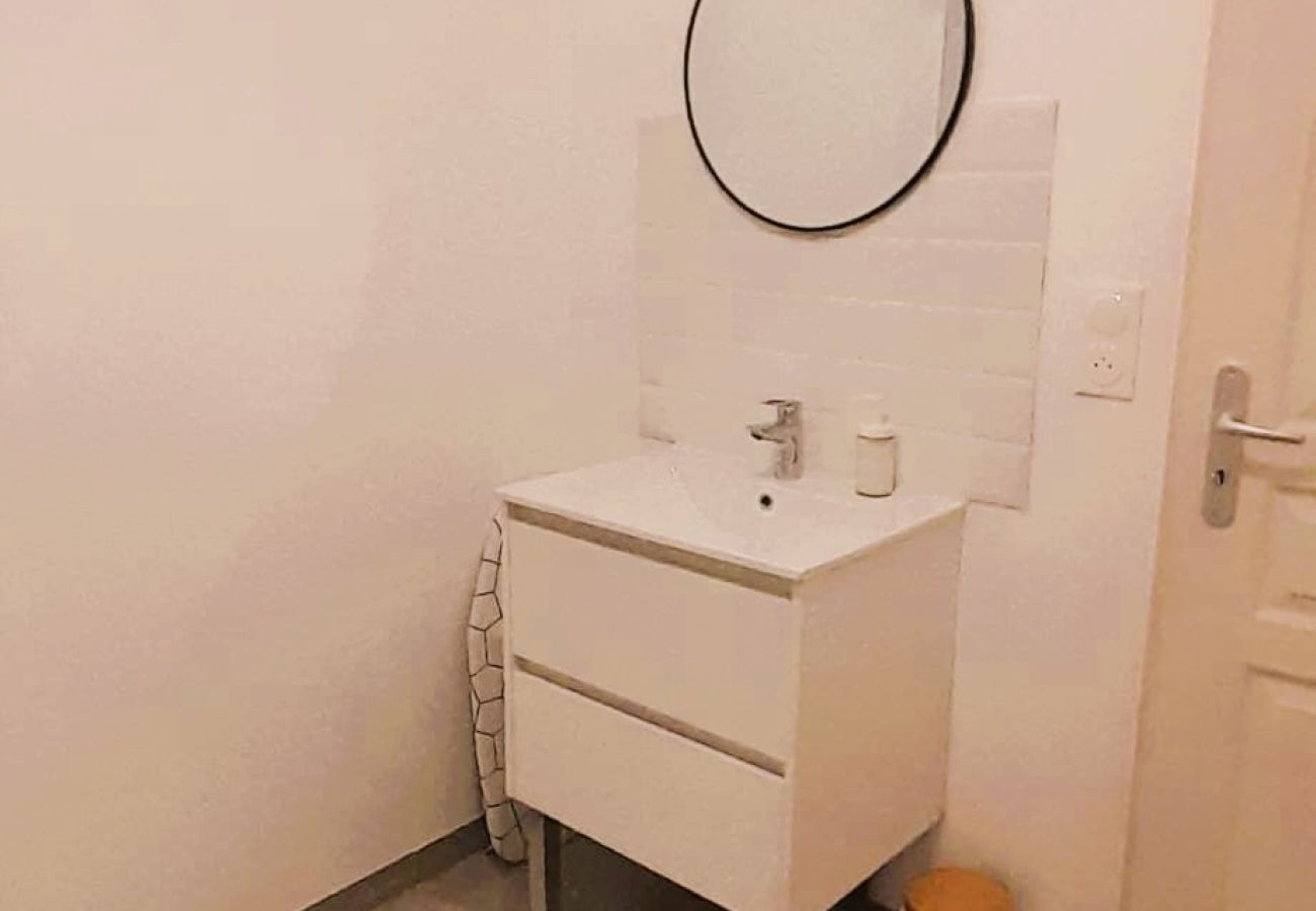 Studio à Vatan - le Studio Galilé - wifi - twin / kingsize - RDC