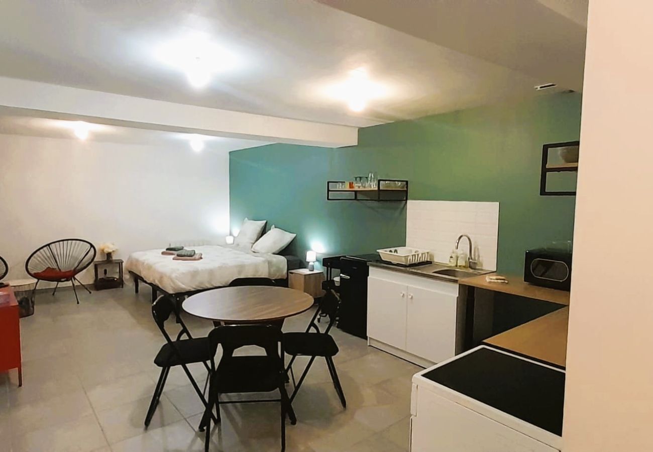 Studio à Vatan - le Studio Galilé - wifi - twin / kingsize - RDC