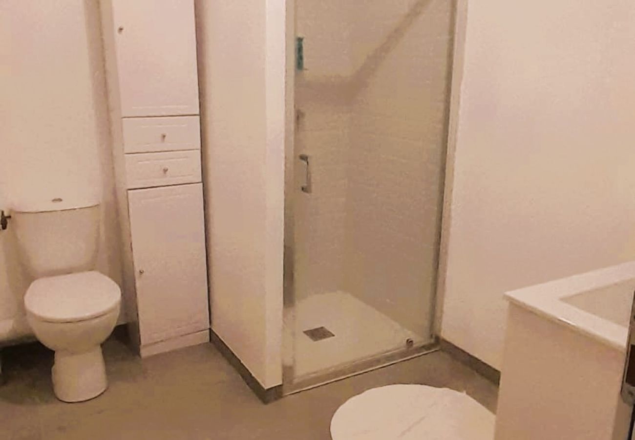 Studio à Vatan - le Studio Galilé - wifi - twin / kingsize - RDC