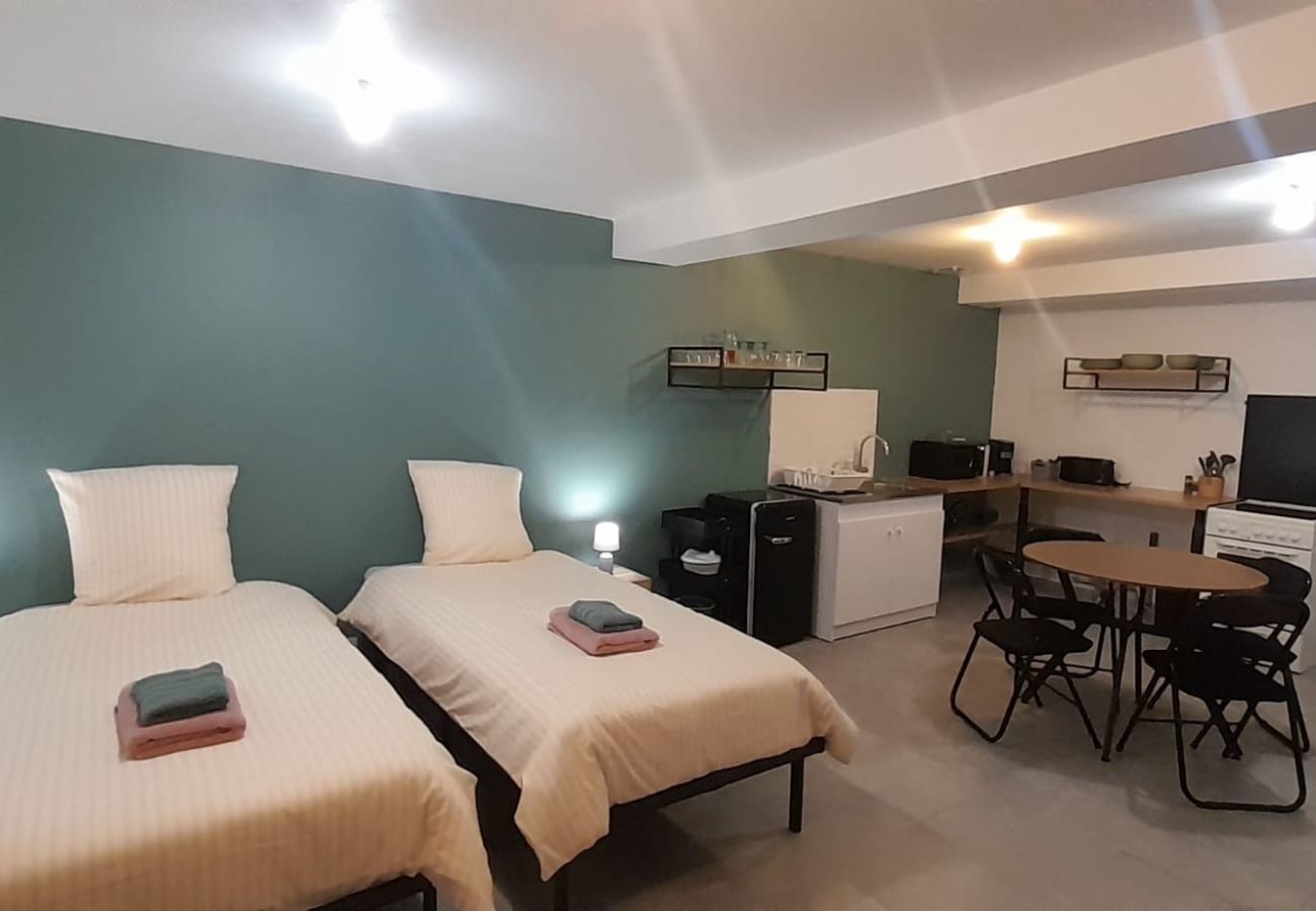 Studio à Vatan - le Studio Galilé - wifi - twin / kingsize - RDC