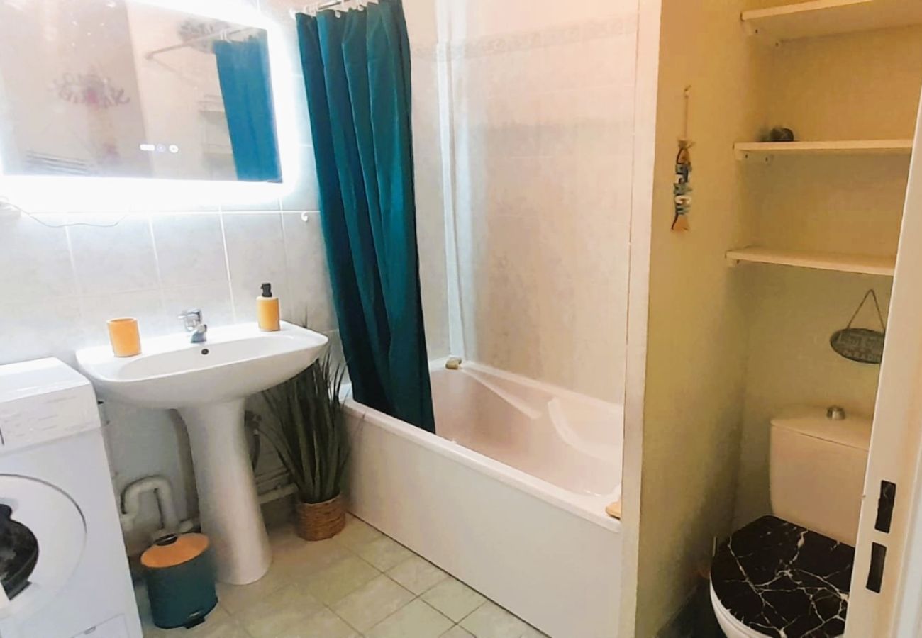 Appartement à Châteauroux - Le St Gildas Chtx - 2/4 pers - wifi - parking - balcon