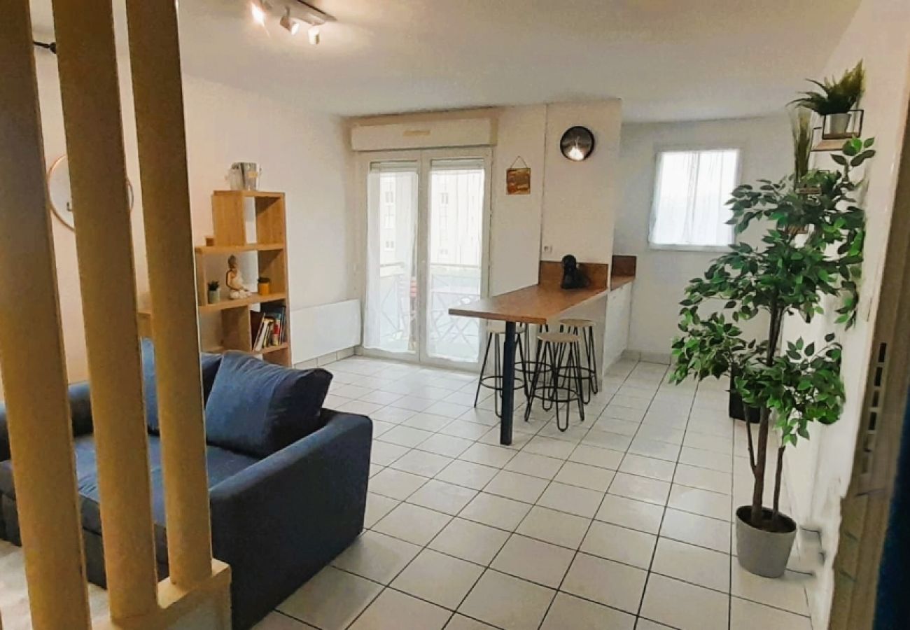 Appartement à Châteauroux - Le St Gildas Chtx - 2/4 pers - wifi - parking - balcon