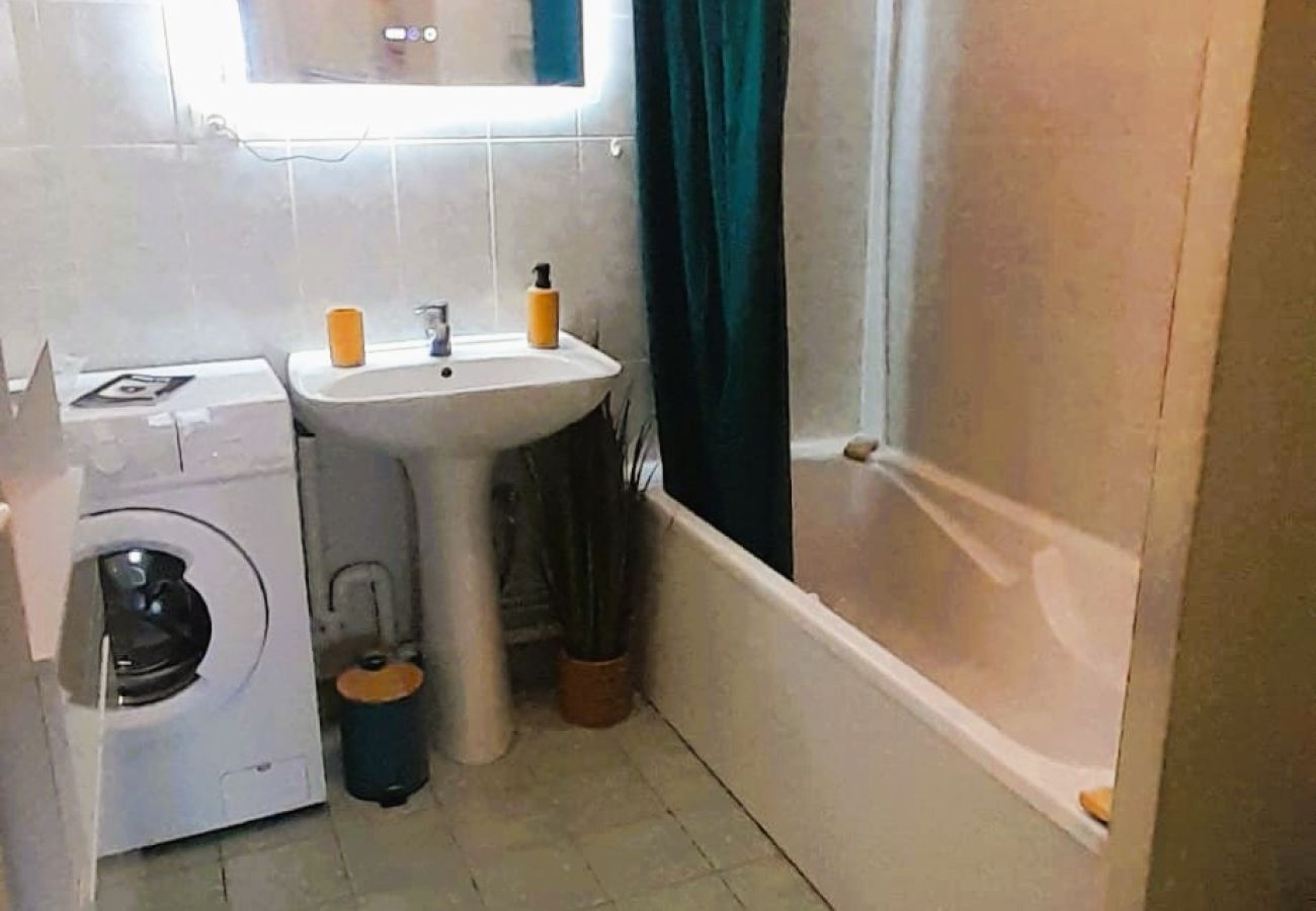 Appartement à Châteauroux - Le St Gildas Chtx - 2/4 pers - wifi - parking - balcon