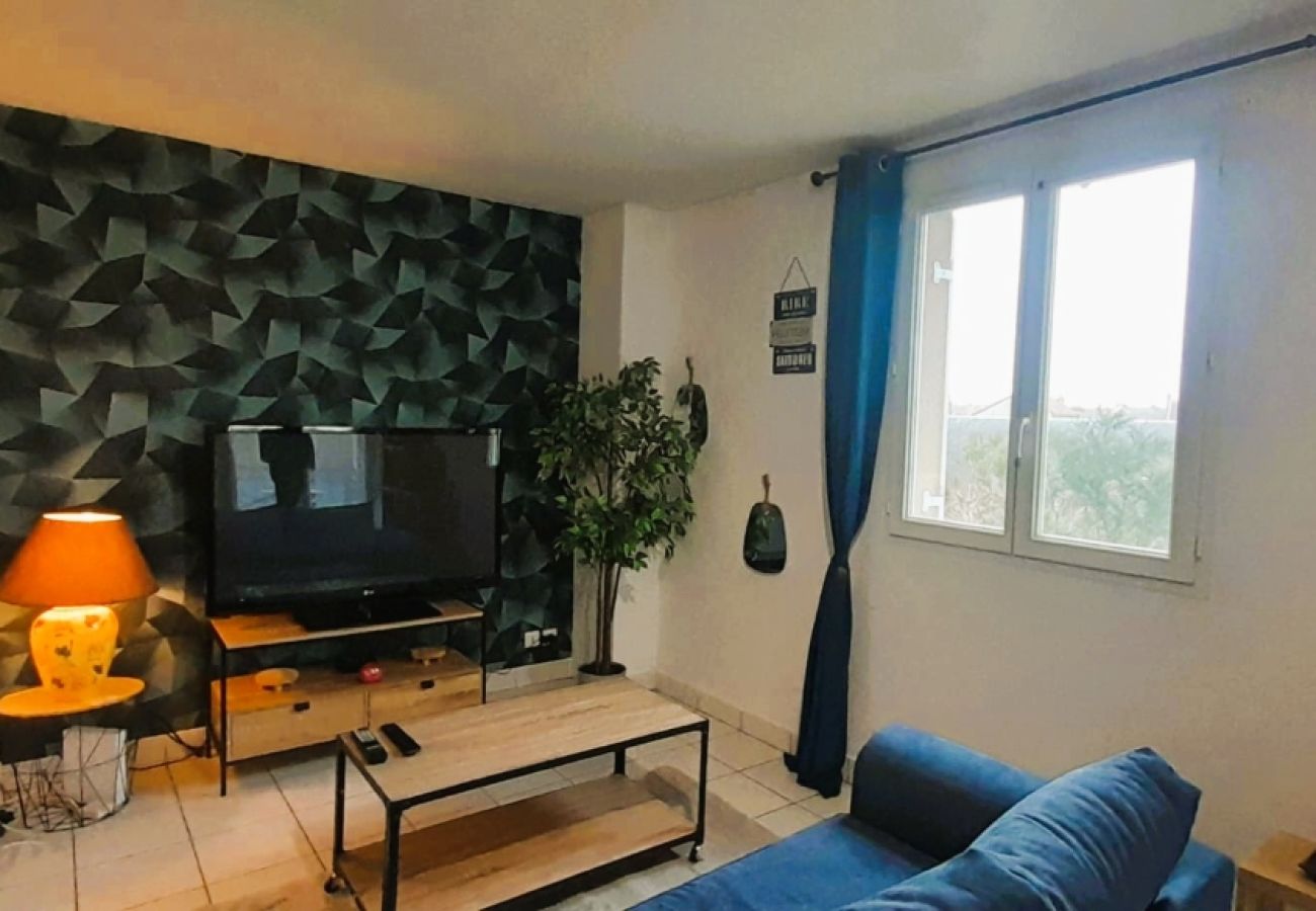 Appartement à Châteauroux - Le St Gildas Chtx - 2/4 pers - wifi - parking - balcon