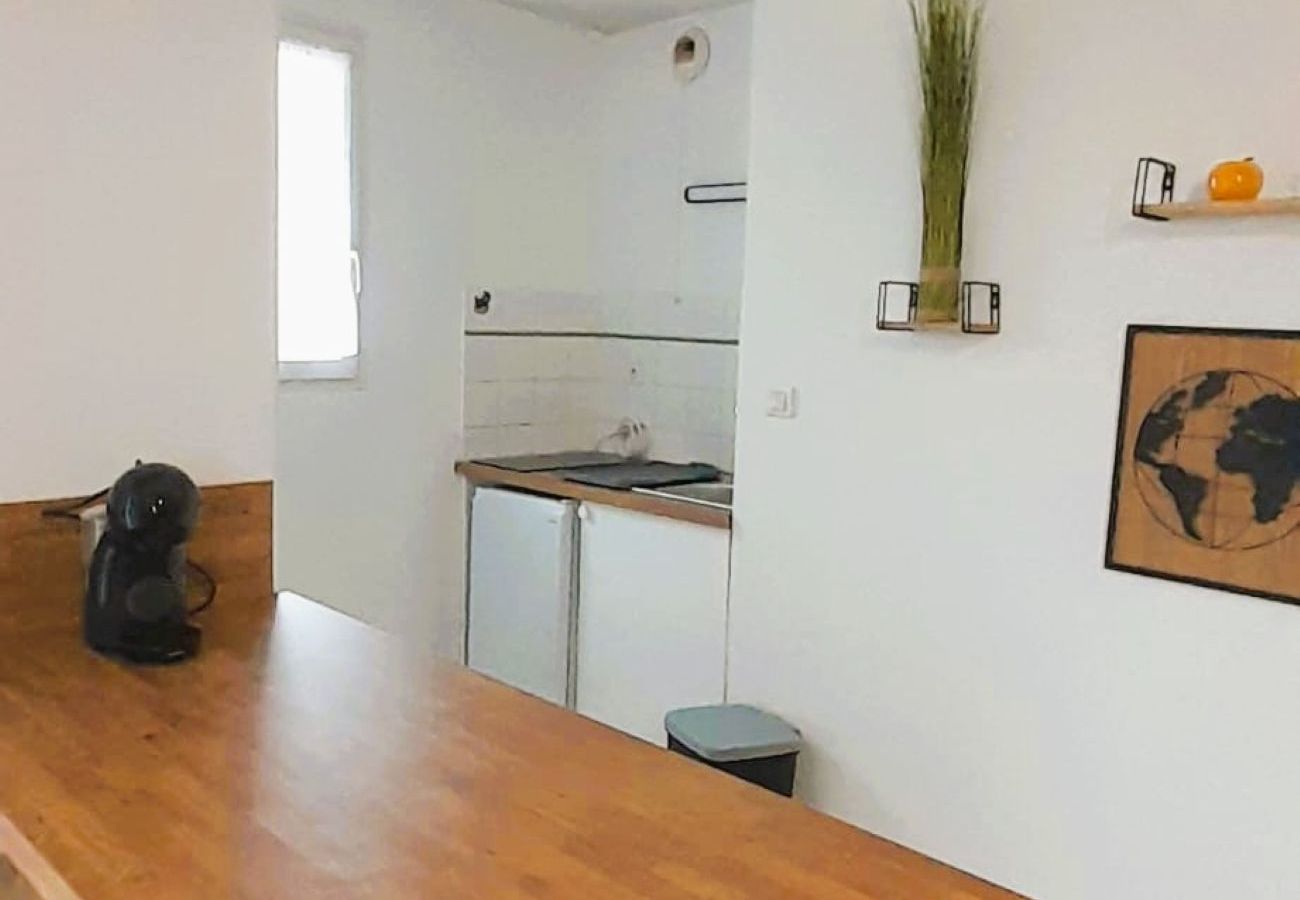 Appartement à Châteauroux - Le St Gildas Chtx - 2/4 pers - wifi - parking - balcon