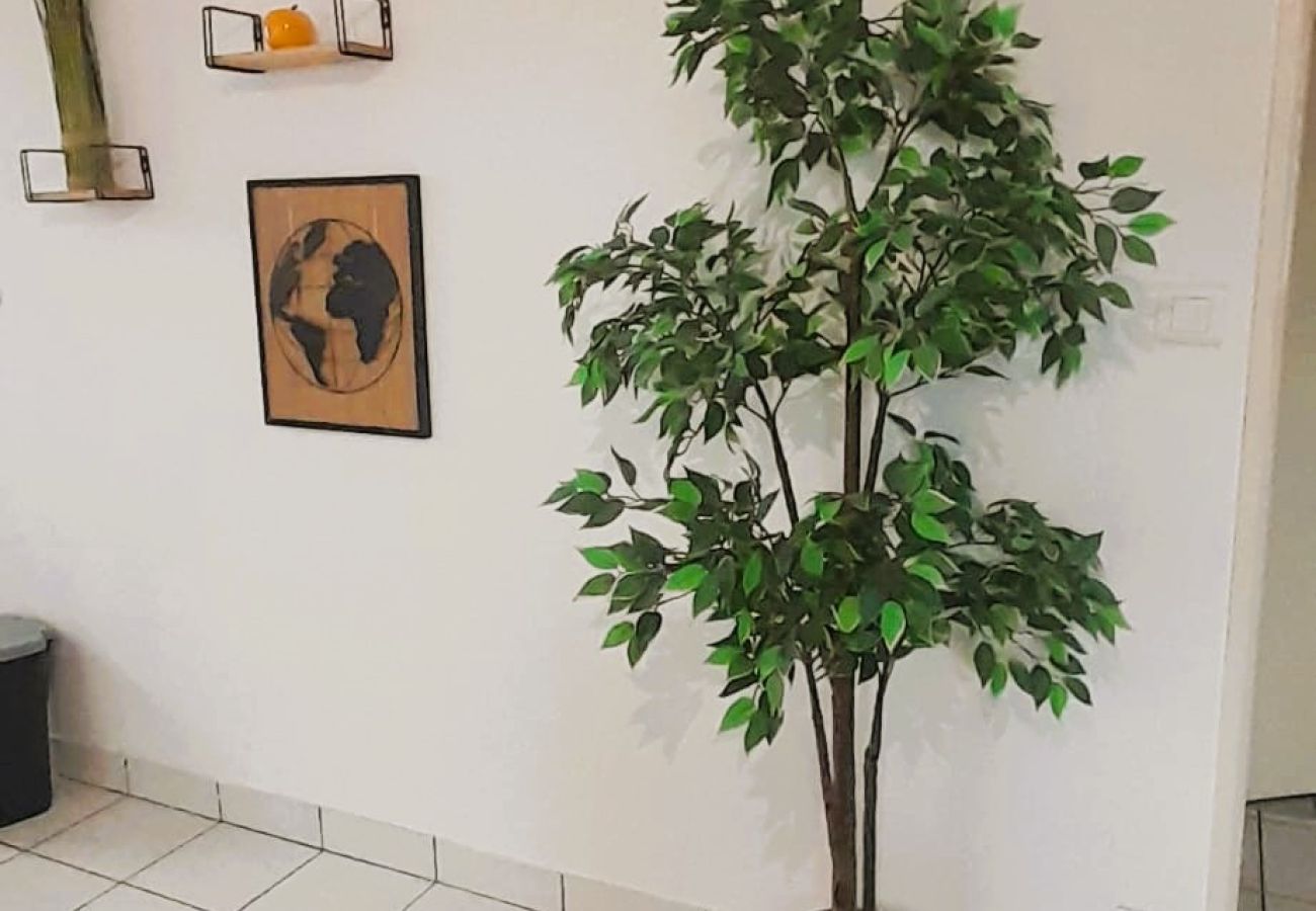 Appartement à Châteauroux - Le St Gildas Chtx - 2/4 pers - wifi - parking - balcon