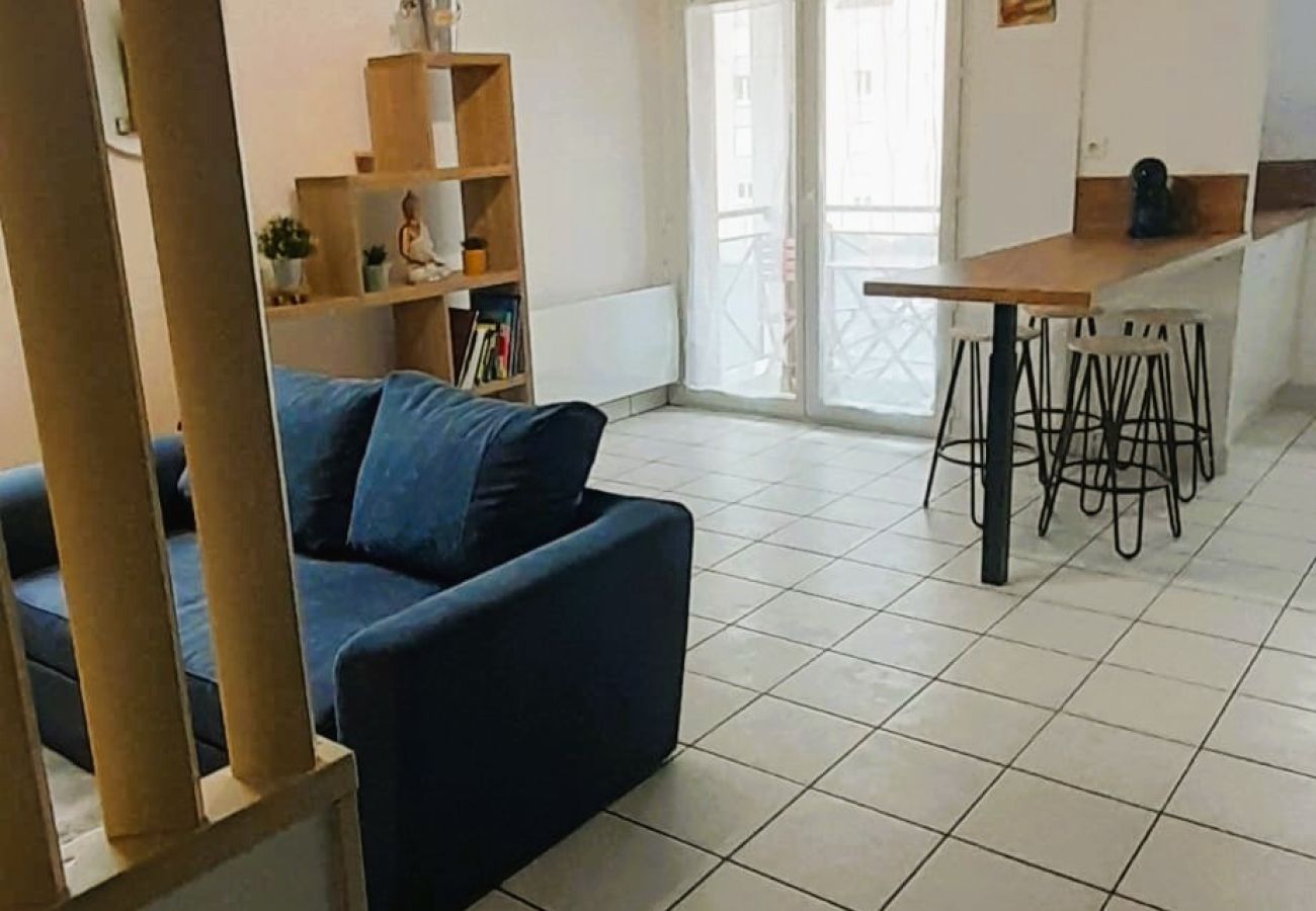 Appartement à Châteauroux - Le St Gildas Chtx - 2/4 pers - wifi - parking - balcon