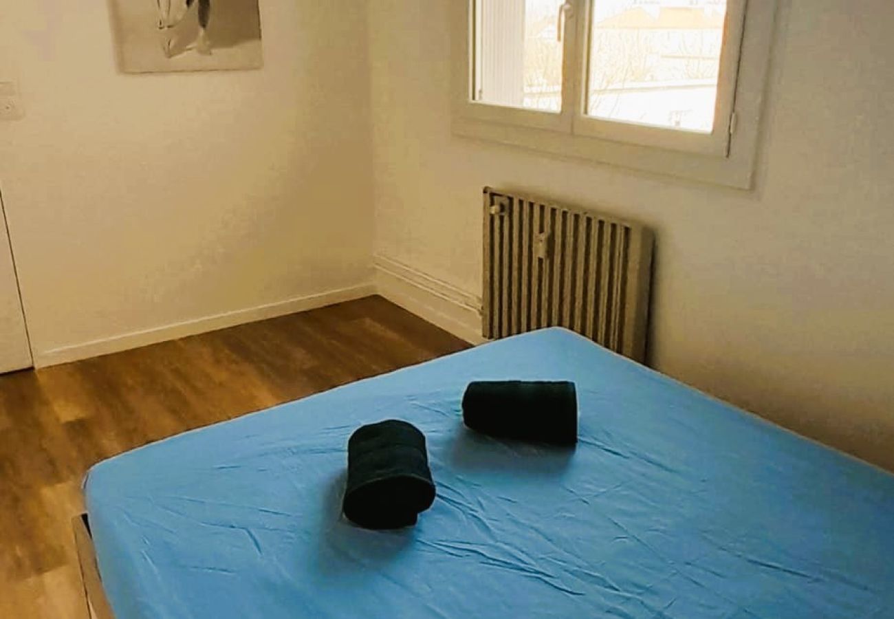 Appartement à Châteauroux - Le Combanaire - 4/6 pers - wifi - balcon - parking