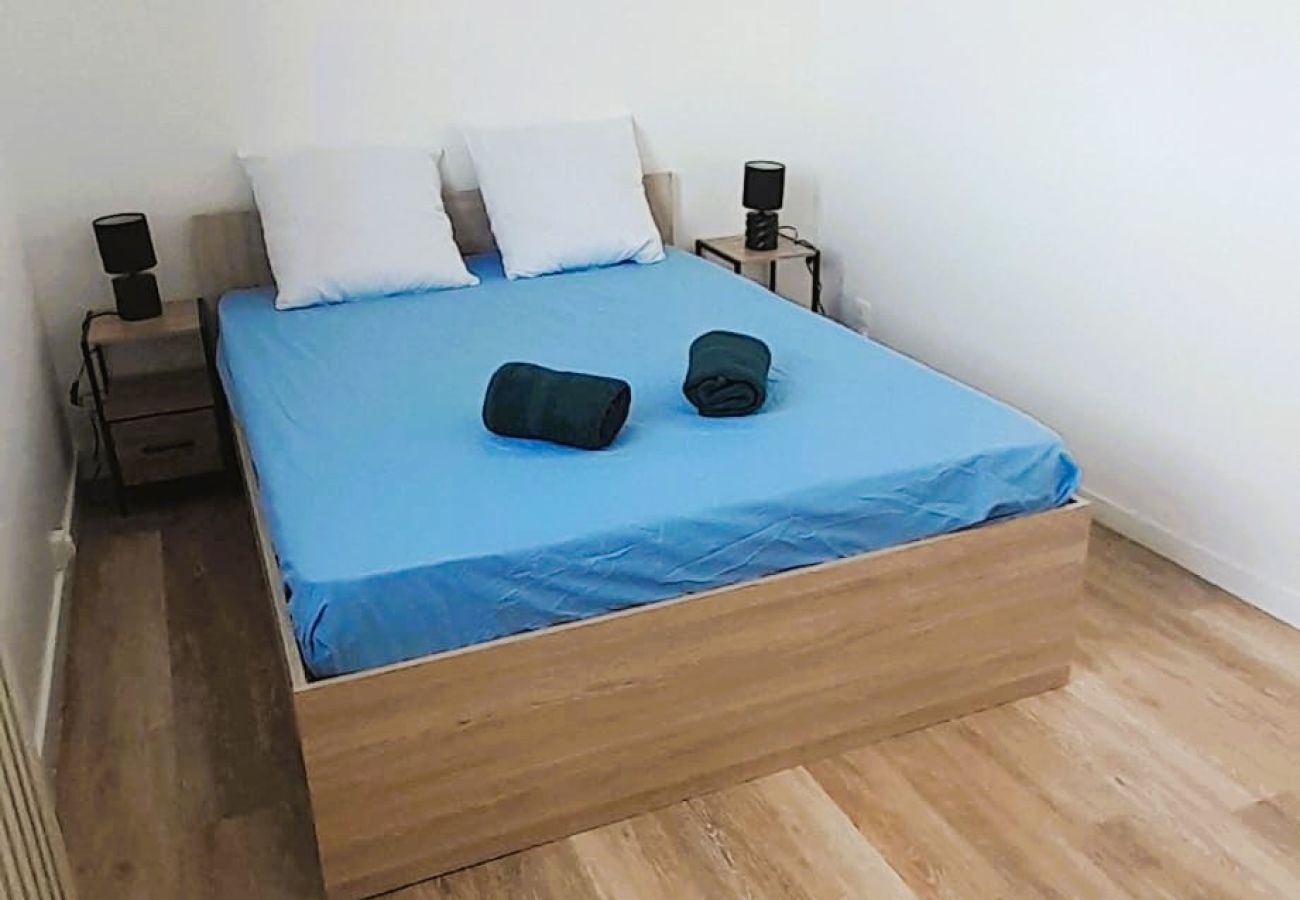 Appartement à Châteauroux - Le Combanaire - 4/6 pers - wifi - balcon - parking