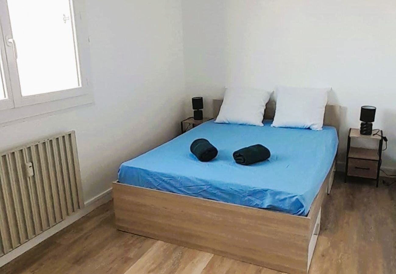 Appartement à Châteauroux - Le Combanaire - 4/6 pers - wifi - balcon - parking