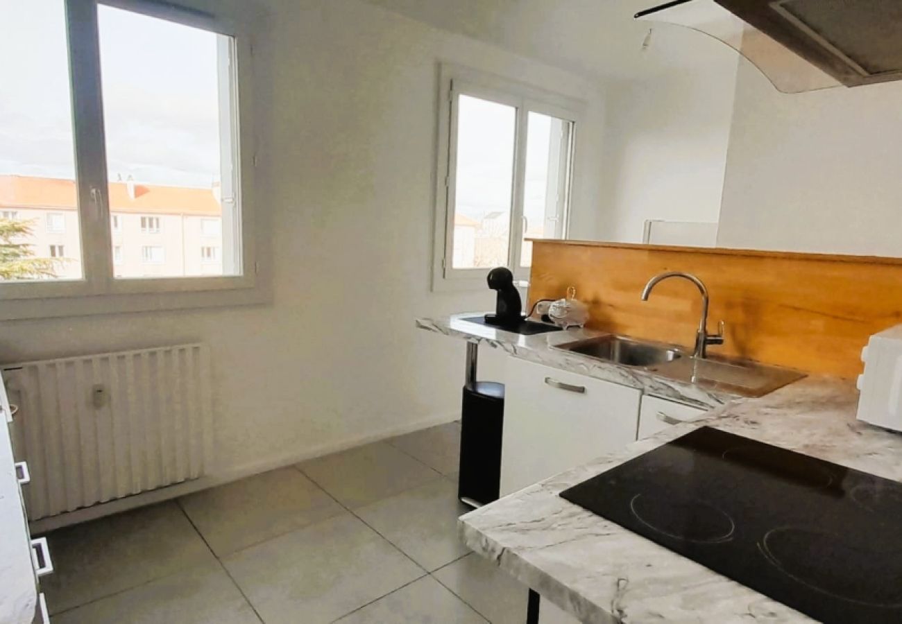 Appartement à Châteauroux - Le Combanaire - 4/6 pers - wifi - balcon - parking