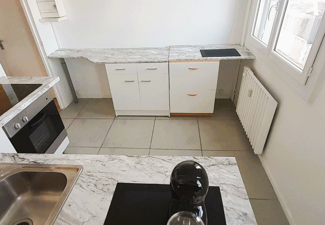 Appartement à Châteauroux - Le Combanaire - 4/6 pers - wifi - balcon - parking