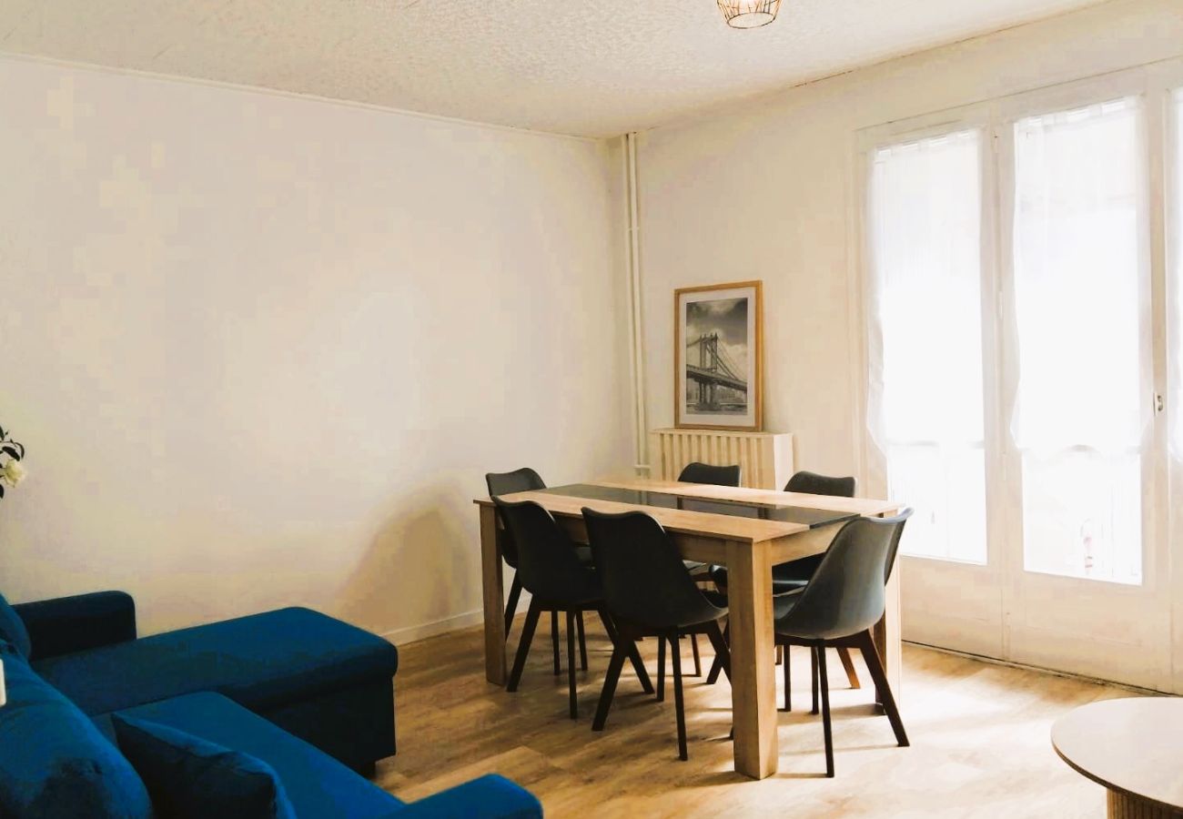 Appartement à Châteauroux - Le Combanaire - 4/6 pers - wifi - balcon - parking