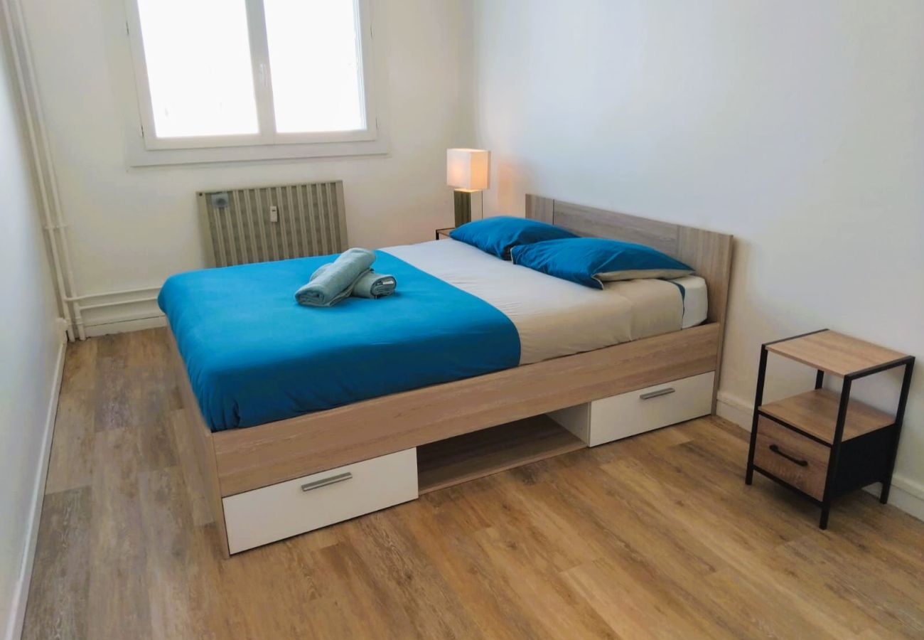 Appartement à Châteauroux - Le Combanaire - 4/6 pers - wifi - balcon - parking