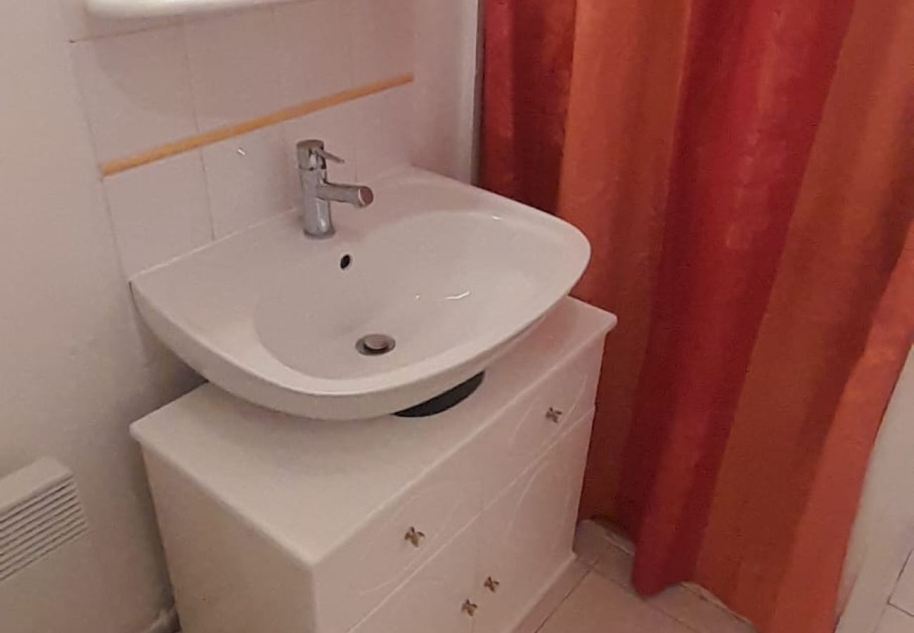 Studio à Déols - Déols Studio balnéo 2/4 pers- wifi-parking