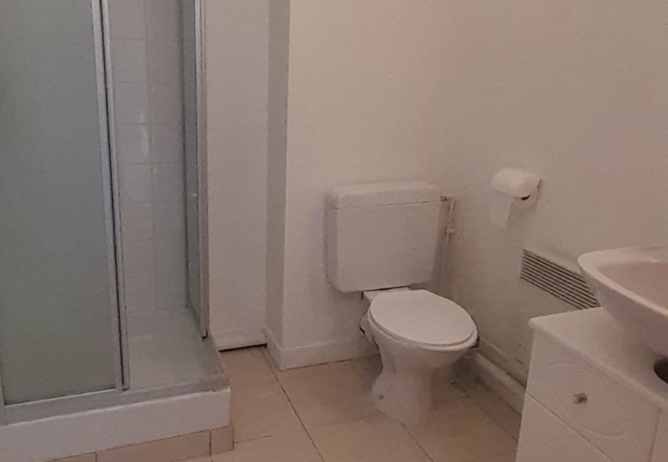 Studio à Déols - Déols Studio balnéo 2/4 pers- wifi-parking