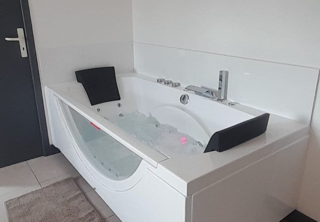 Studio à Déols - Déols Studio balnéo 2/4 pers- wifi-parking