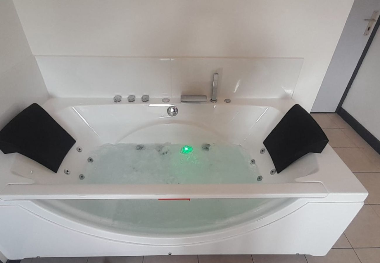 Studio à Déols - Déols Studio balnéo 2/4 pers- wifi-parking