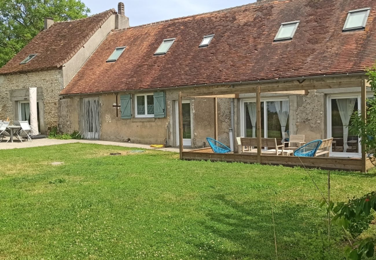 Maison à Saint-Lactencin - Tilloux - Gite 10 pers - piscine - jardin - wifi