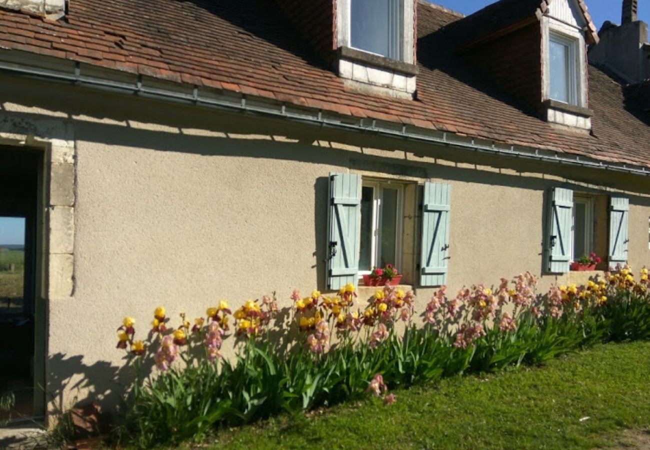 Maison à Saint-Lactencin - Tilloux - Gite 10 pers - piscine - jardin - wifi