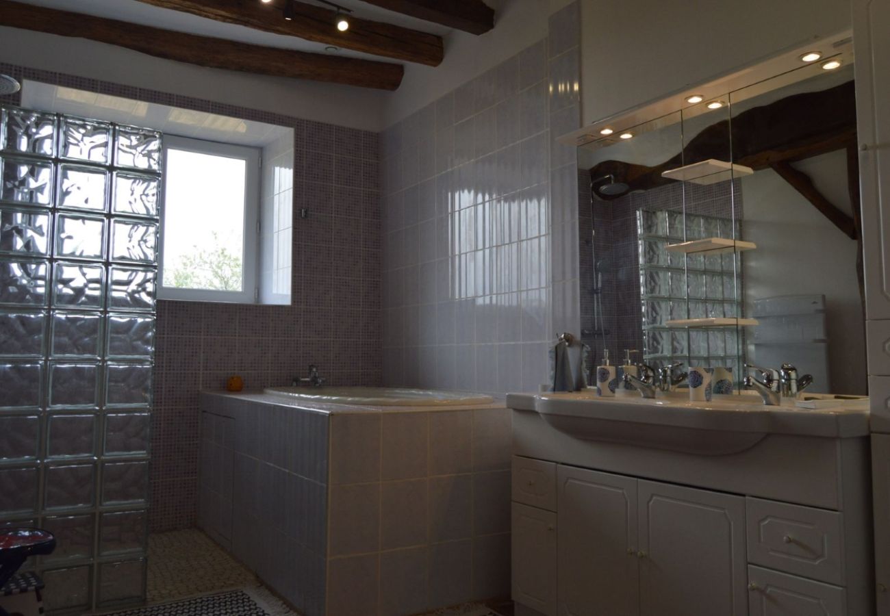 Maison à Saint-Lactencin - Tilloux - Gite 10 pers - piscine - jardin - wifi