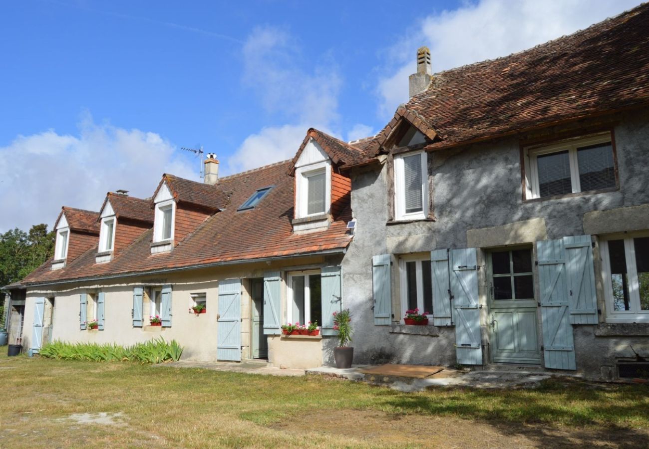 Maison à Saint-Lactencin - Tilloux - Gite 10 pers - piscine - jardin - wifi