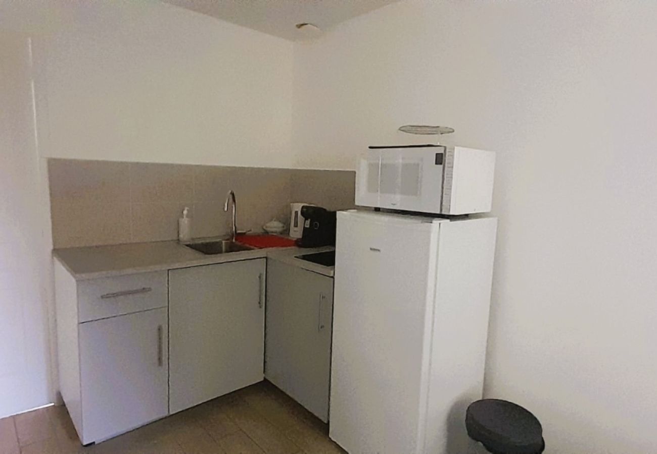 Studio à Vierzon - Studio RDC - 1 pers - parc expo - cour