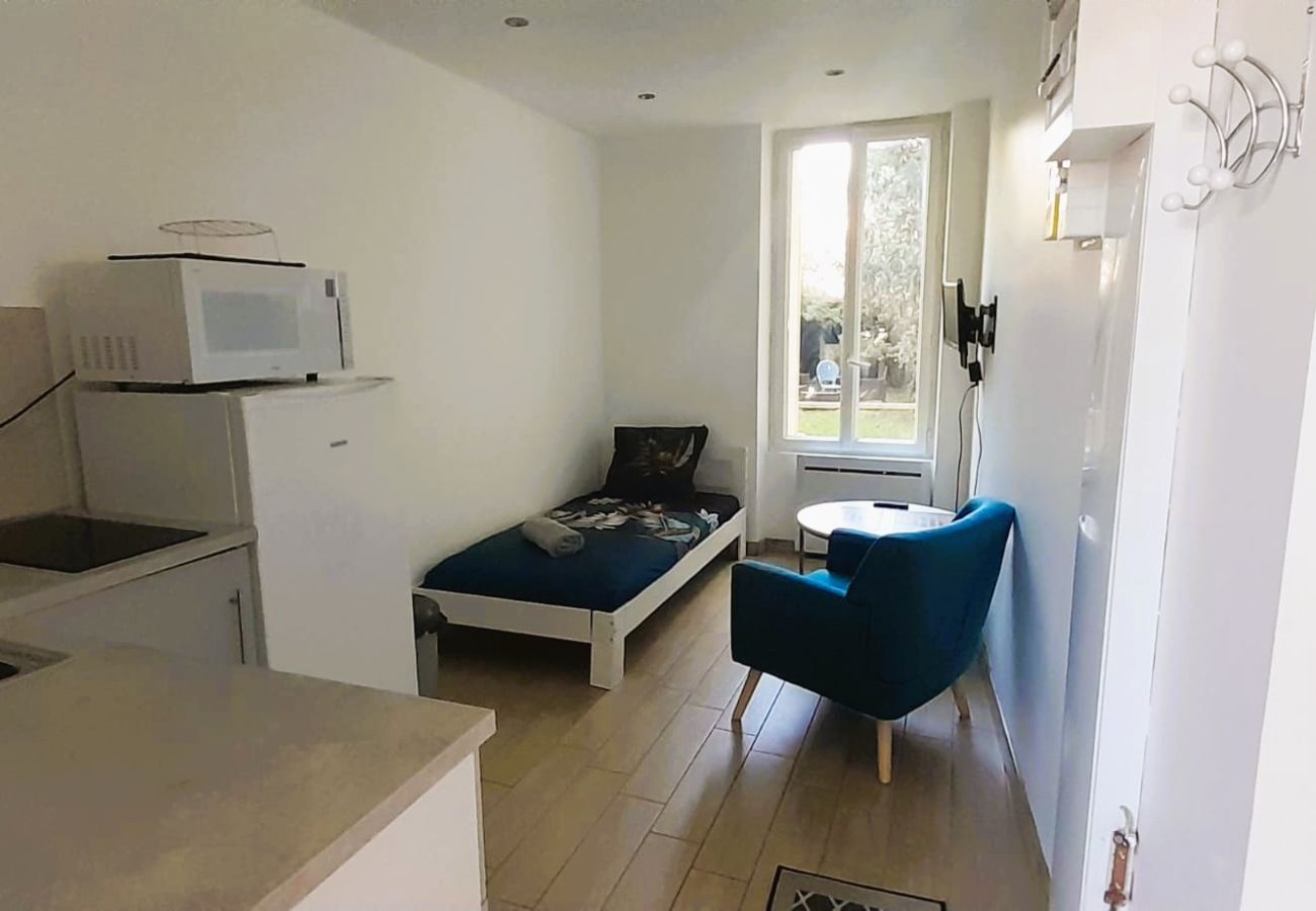 Studio à Vierzon - Studio RDC - 1 pers - parc expo - cour