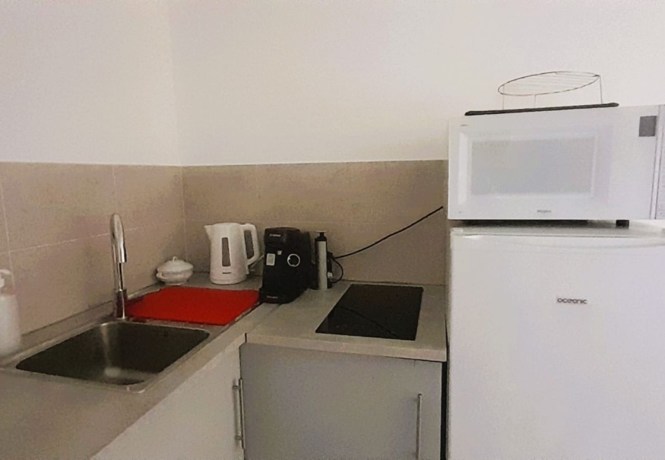 Studio à Vierzon - Studio RDC - 1 pers - parc expo - cour