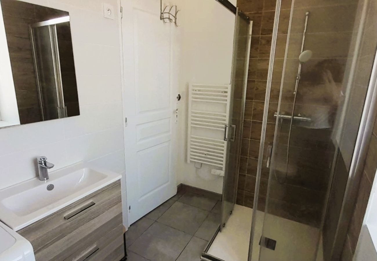 Studio à Vierzon - Studio RDC - 1 pers - parc expo - cour