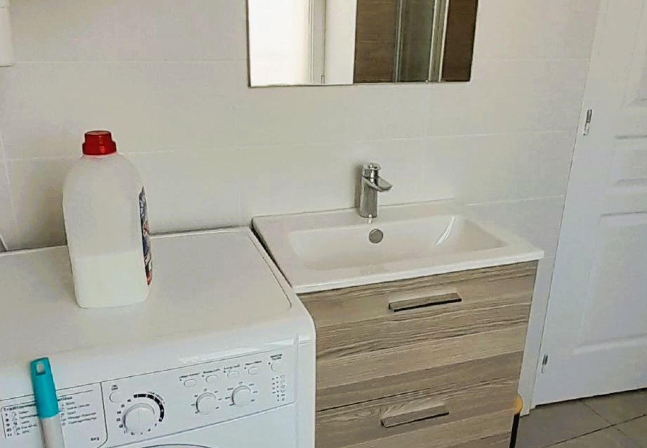 Studio à Vierzon - Studio RDC - 1 pers - parc expo - cour