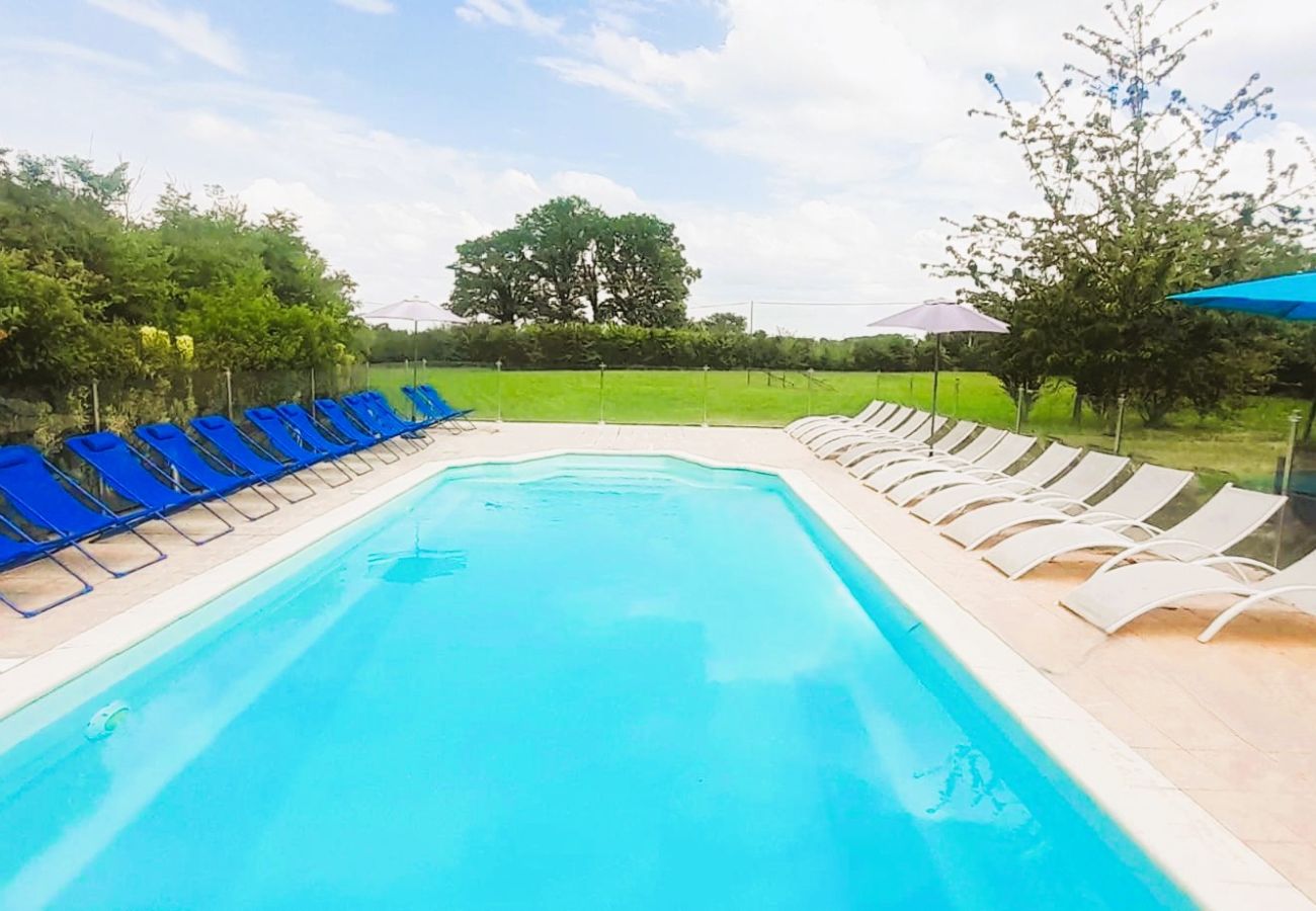 Maison à Lys-Saint-Georges - G4 Maison 13 pers - piscine partagée - parc - wifi