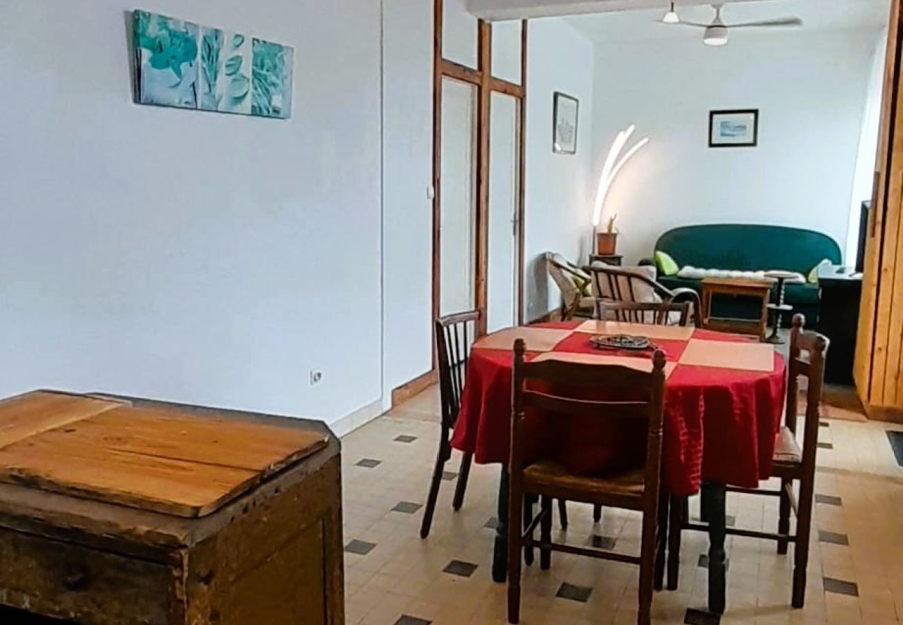 Maison à Thénioux - La Forge- Gite 4 pers- face au canal du Berry- Wifi