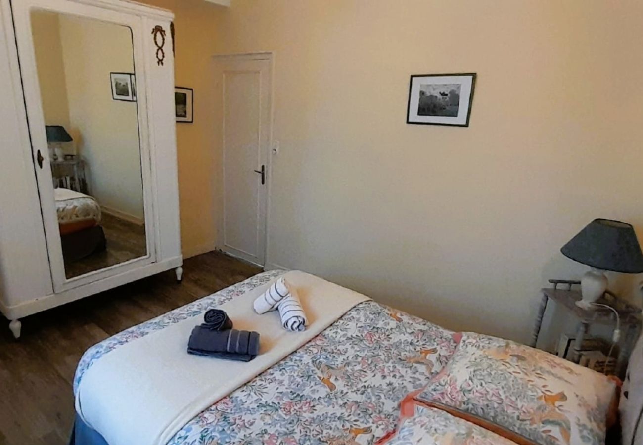 Maison à Thénioux - La Forge- Gite 4 pers- face au canal du Berry- Wifi