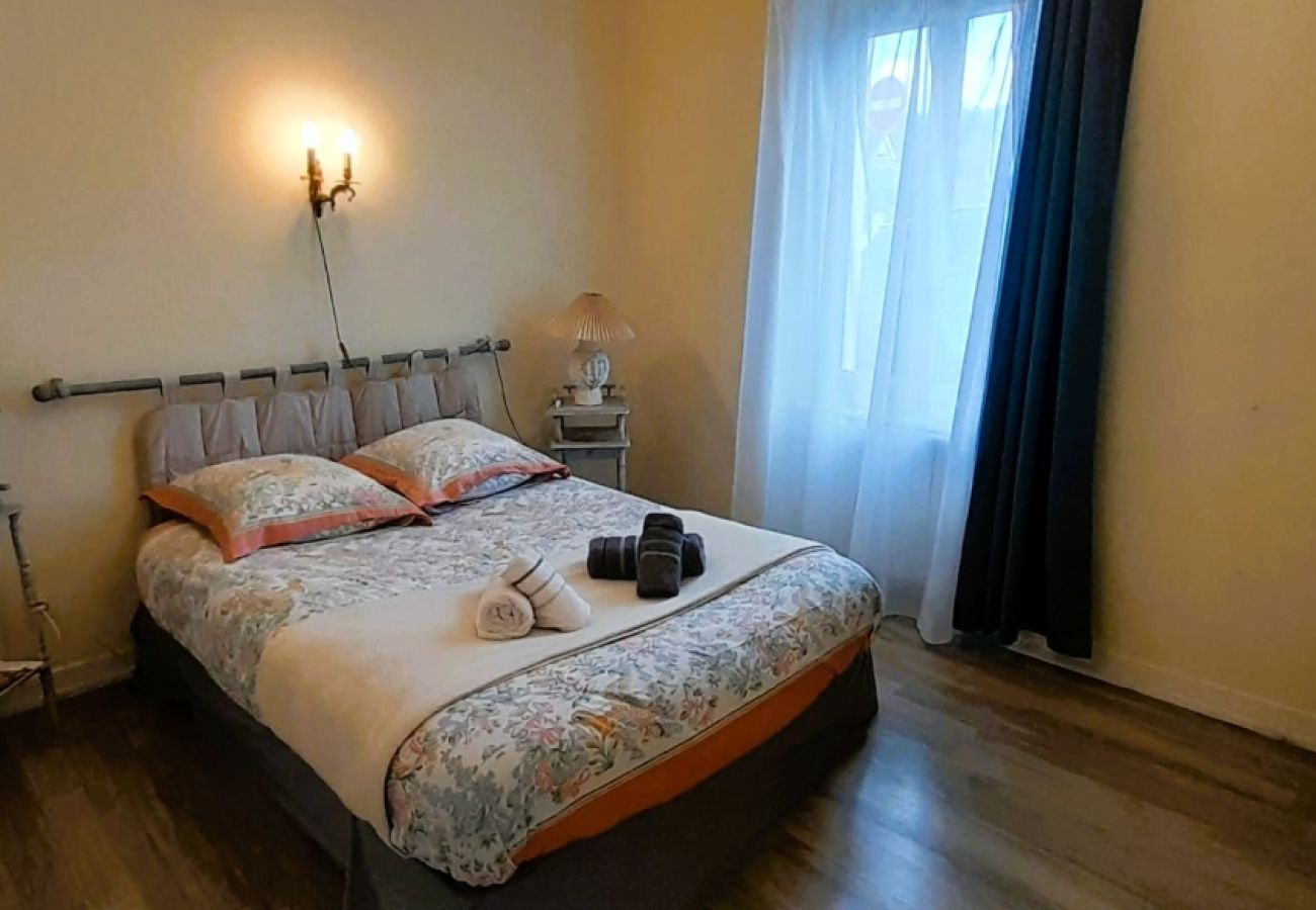 Maison à Thénioux - La Forge- Gite 4 pers- face au canal du Berry- Wifi