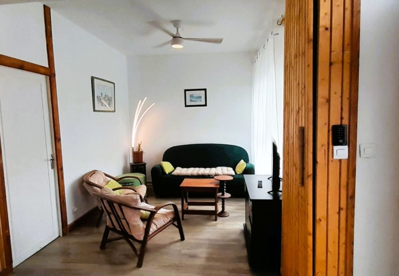 Maison à Thénioux - La Forge- Gite 4 pers- face au canal du Berry- Wifi