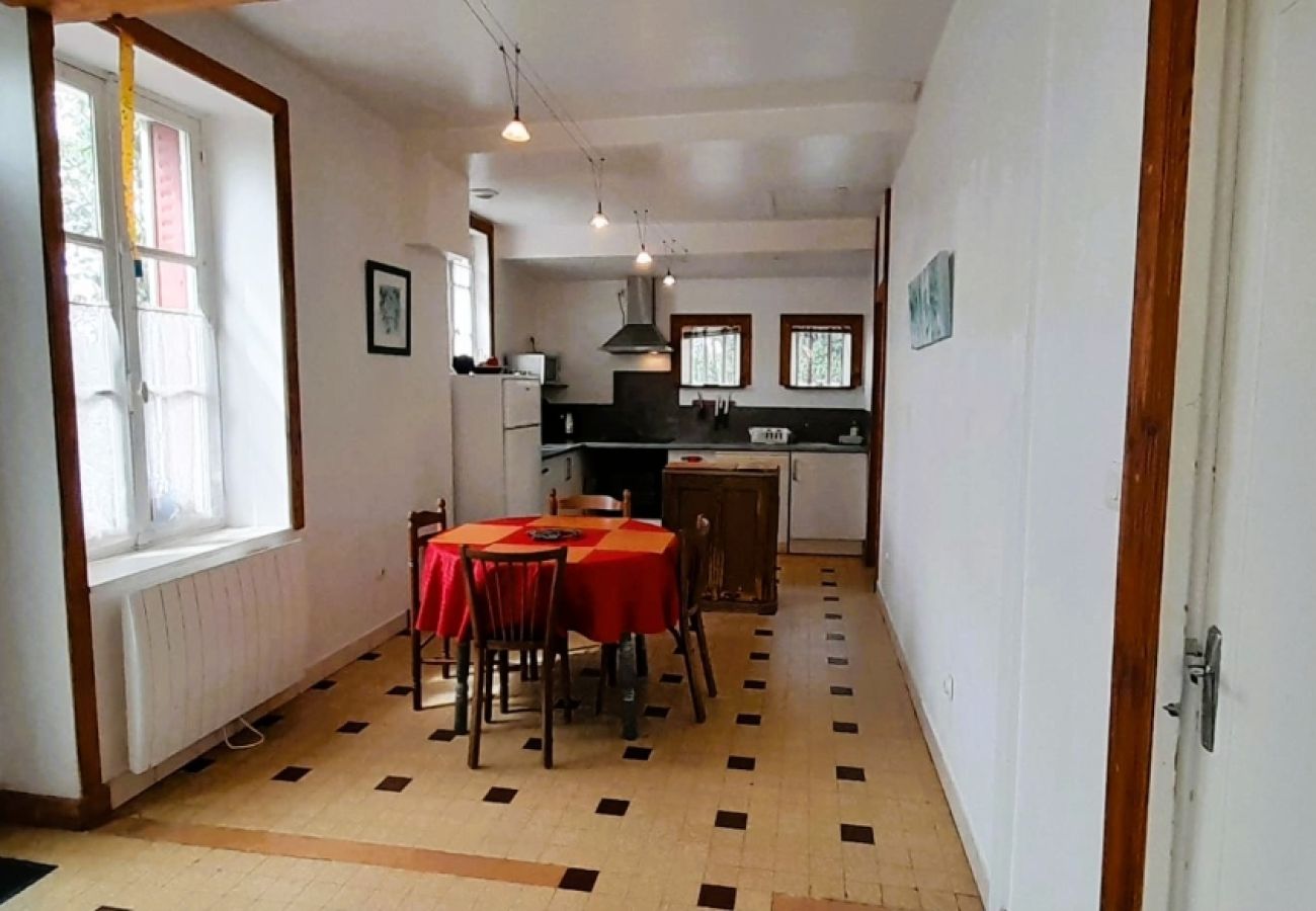 Maison à Thénioux - La Forge- Gite 4 pers- face au canal du Berry- Wifi