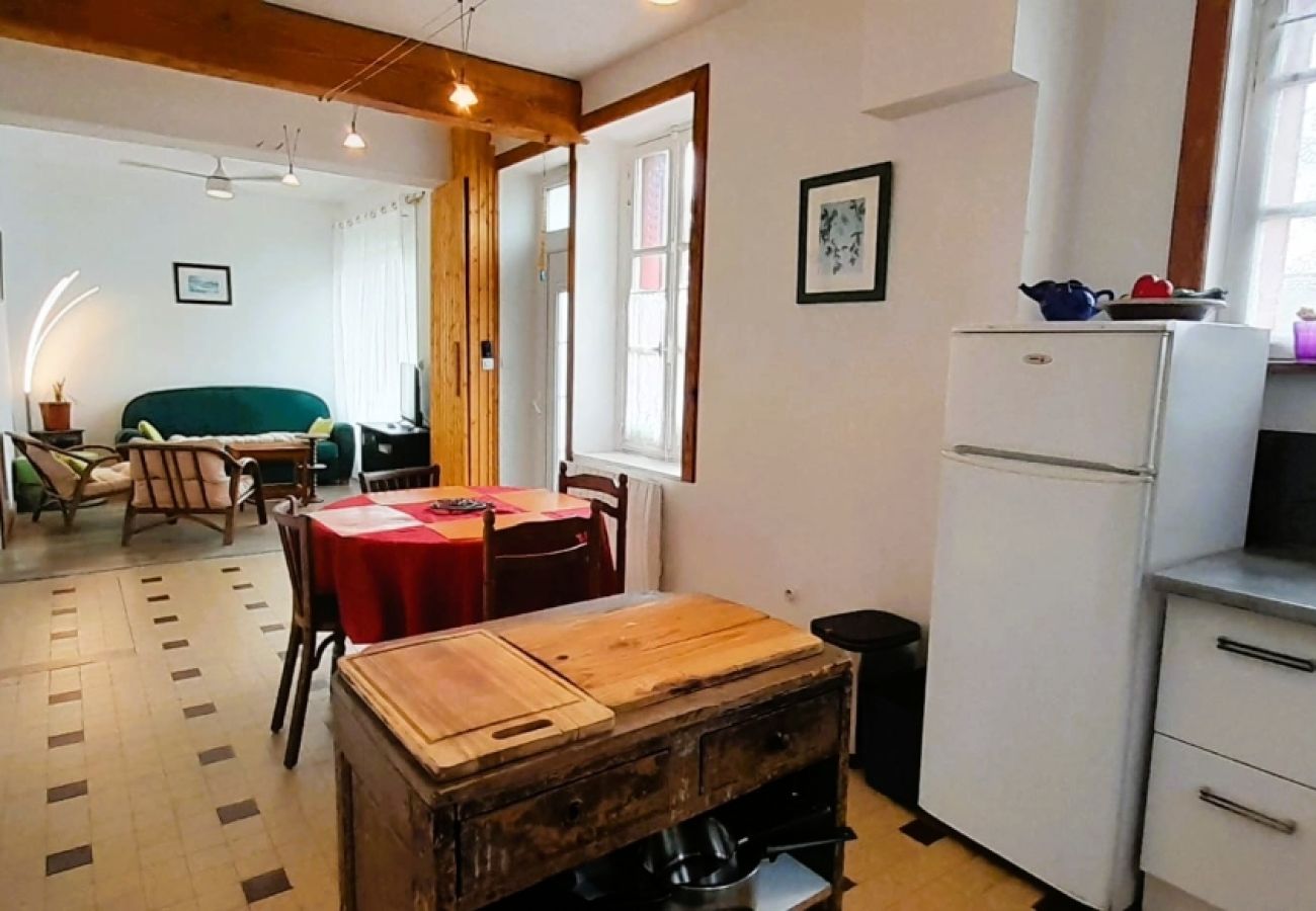 Maison à Thénioux - La Forge- Gite 4 pers- face au canal du Berry- Wifi