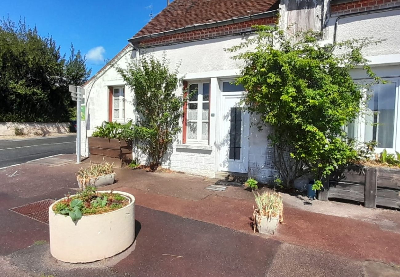 Maison à Thénioux - La Forge- Gite 4 pers- face au canal du Berry- Wifi