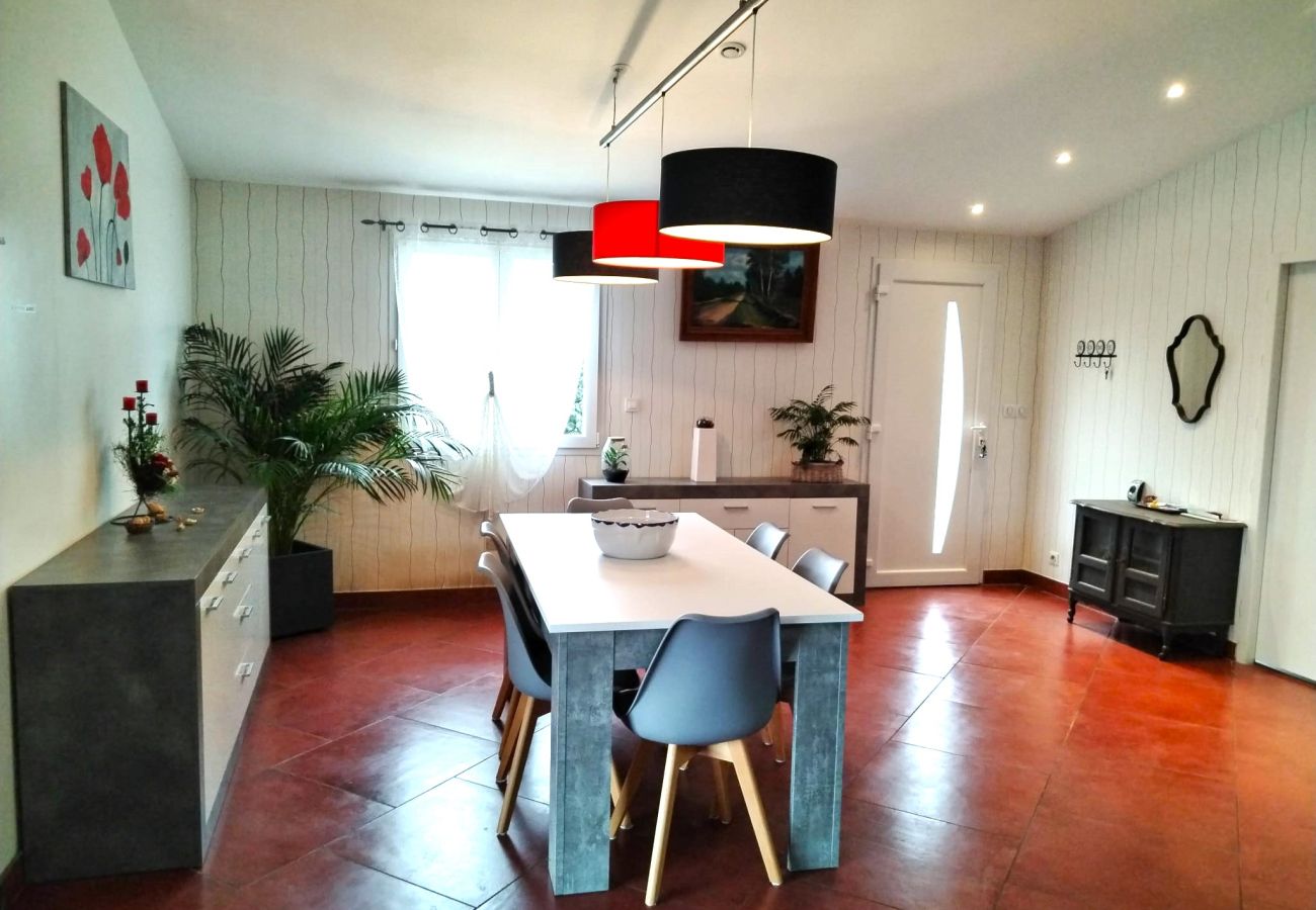 Maison à Châteauroux - Maison 3 chb - 7 pers - wifi - jardin - piscine