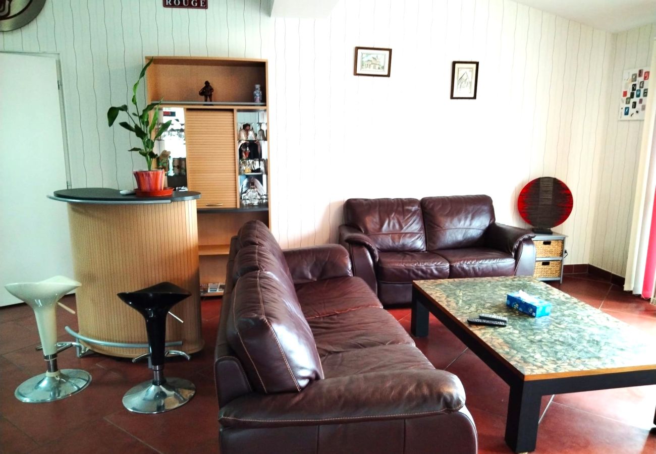 Maison à Châteauroux - Maison 3 chb - 7 pers - wifi - jardin - piscine