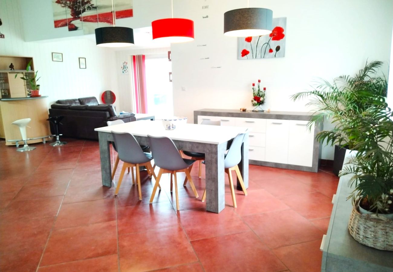 Maison à Châteauroux - Maison 3 chb - 7 pers - wifi - jardin - piscine