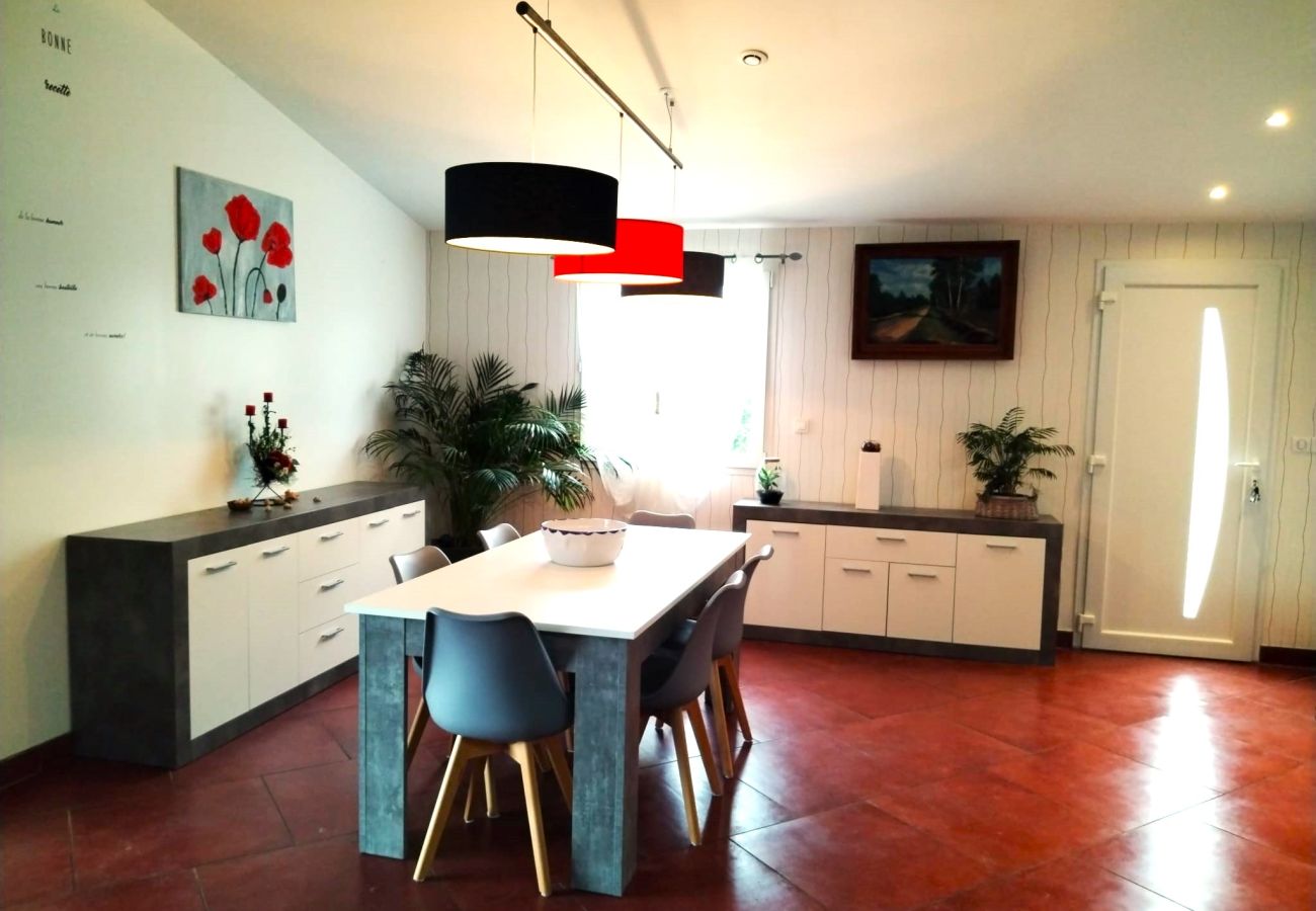 Maison à Châteauroux - Maison 3 chb - 7 pers - wifi - jardin - piscine