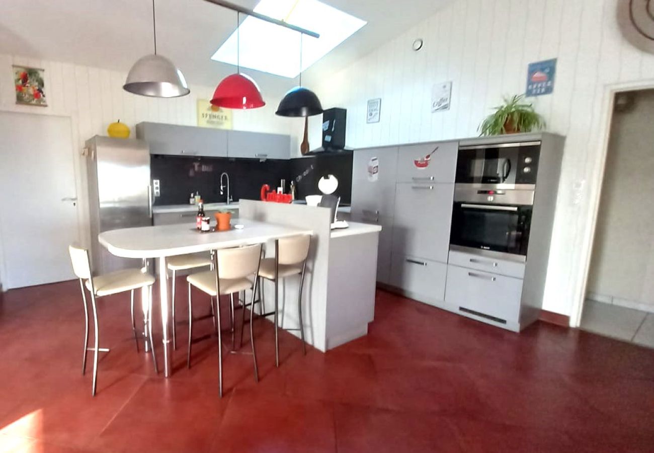 Maison à Châteauroux - Maison 3 chb - 7 pers - wifi - jardin - piscine