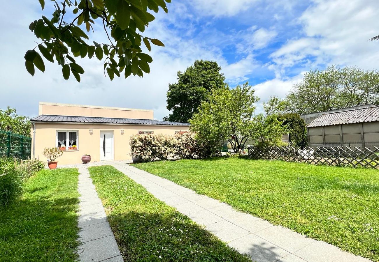 Maison à Châteauroux - Maison 3 chb - 7 pers - wifi - jardin - piscine