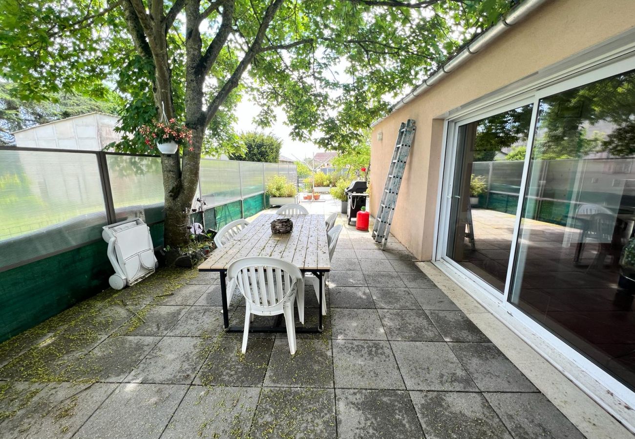 Maison à Châteauroux - Maison 3 chb - 7 pers - wifi - jardin - piscine