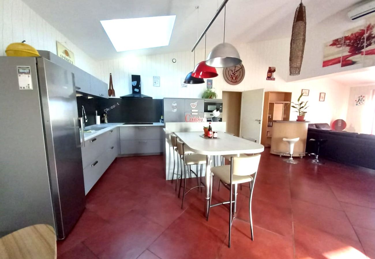 Maison à Châteauroux - Maison 3 chb - 7 pers - wifi - jardin - piscine